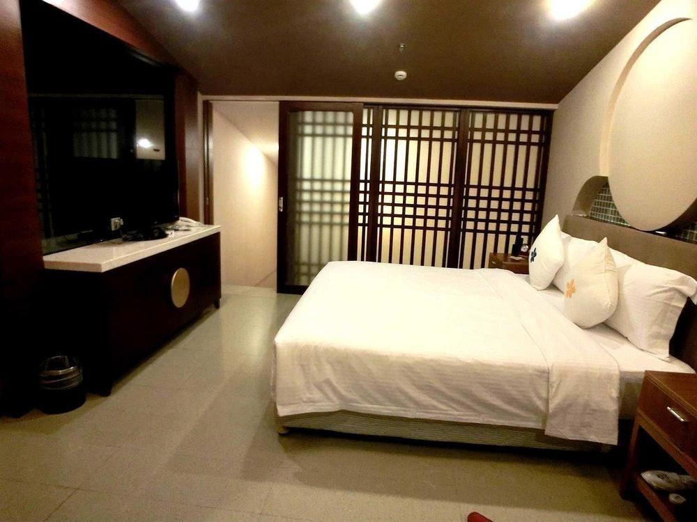 Marina Spa Hotel Sanya Exterior photo